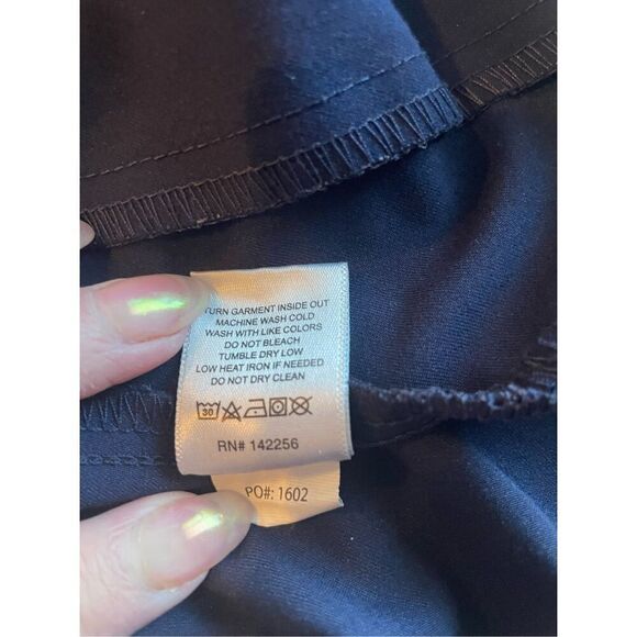 Figs Double Front Pocket Top - Picture 5 of 5